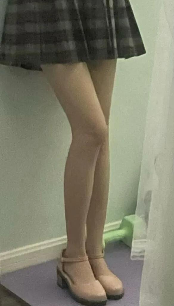 159cm，80斤终止跌破80斤了，现在身上还是有很多赘肉，减到75斤应该就差