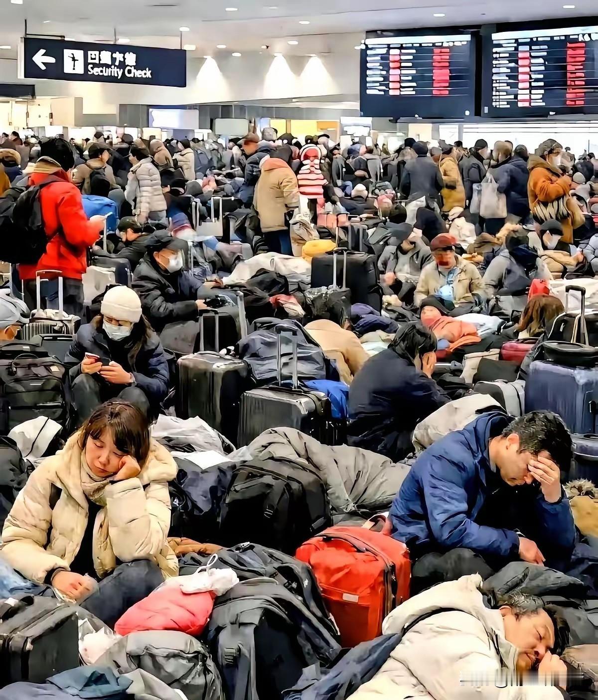 活该！北海道大雪困了人，评论区全是“哈哈哈”，说实话，真同情不起来。国家早把