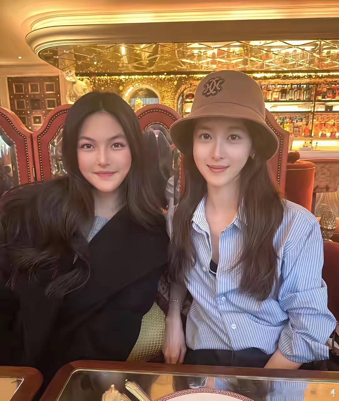 章泽天和杜海涛又聚餐了！感觉杜海涛的社交能力比李湘都厉害。章泽天回伦敦后，又跟杜