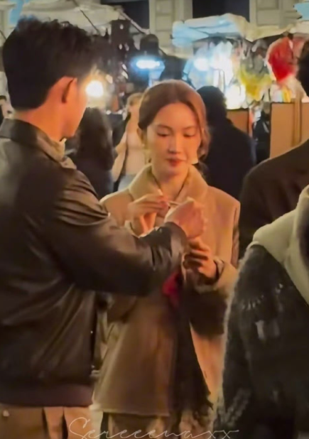 黄景瑜这个人我真的有点想不通他什么事情都干了也才33岁，结过婚，离过婚，谈过