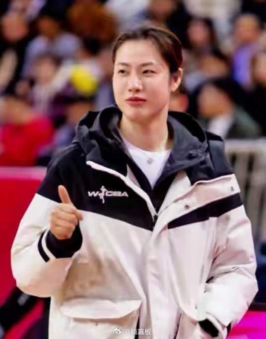 陈晓佳有点东西，中国女篮最佳主帅非她莫属！江苏女篮2：0广东女篮，更加验证了，因