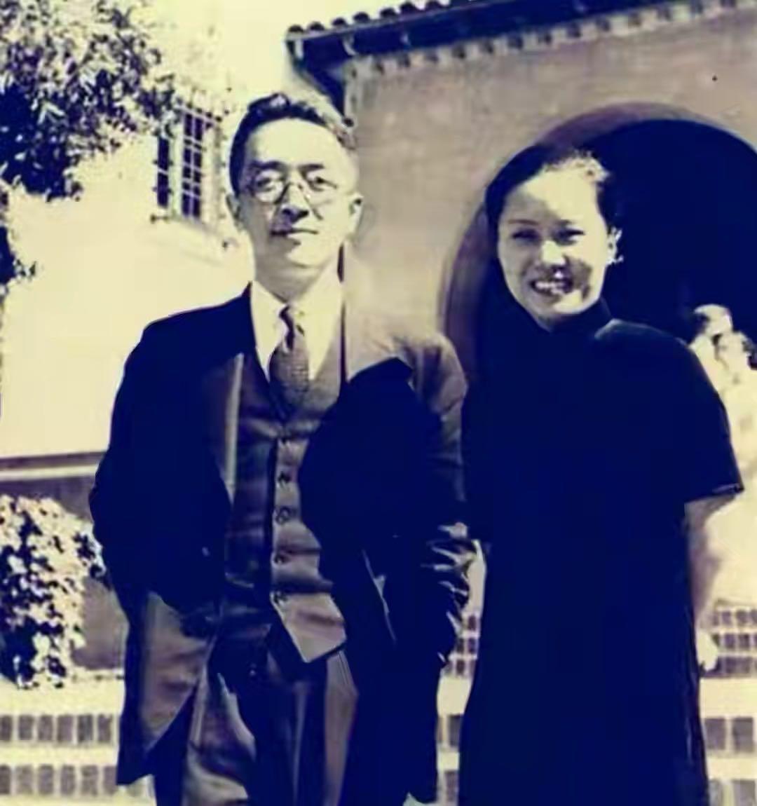 1973年，一个71岁的老太太独自躺在病床上，弥留之际只交代了一件事——把我葬在