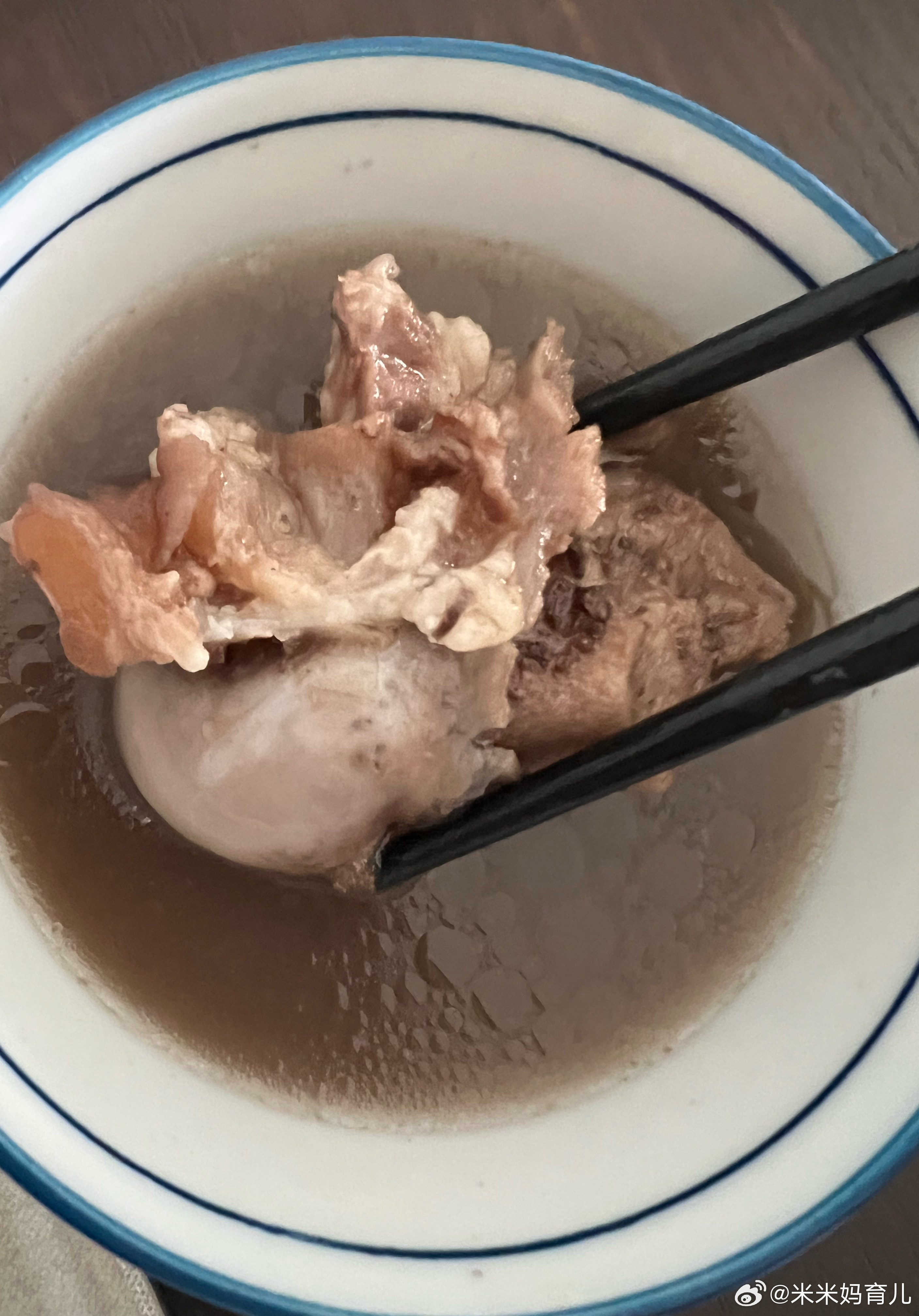 到家吃上了热饭喝上了爱喝的黑豆筒骨汤平平淡淡的日子也很幸福微博young派对春