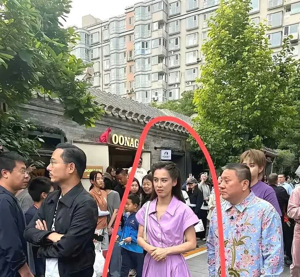 有人讲她的灵气被杨子给吸走喽，哈哈。这可真是什么事儿都能跟玄学挂上钩啊。咱就随便