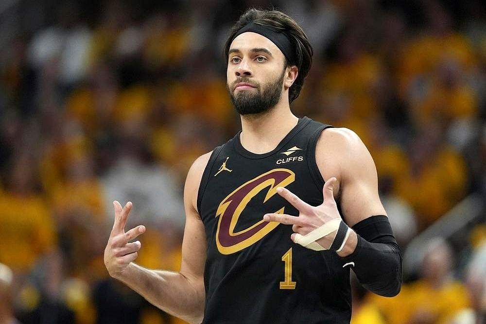 NBA兄弟情？别傻了，哈登刚到骑士，斯特鲁斯就在Ins上晒图，自己穿2号，哈登穿