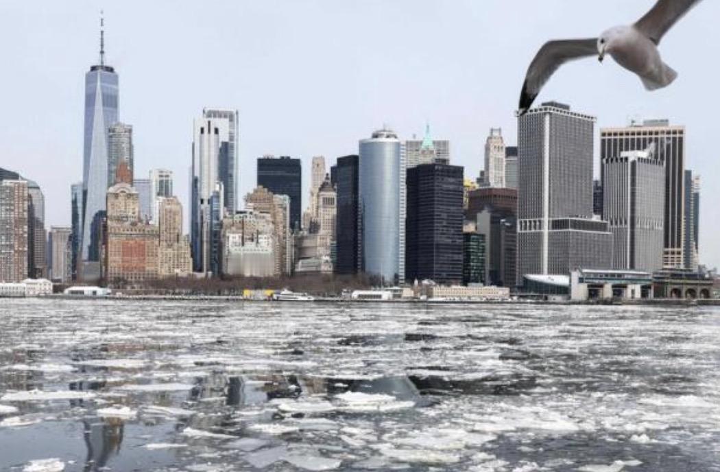一场严冬正加剧美国家庭的能源困境。随着“炸弹气旋”席卷，多地气温骤降，电力与天然