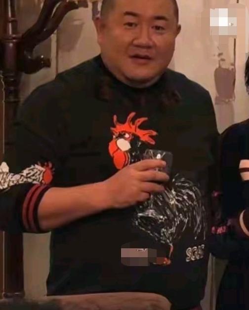 全场集体放行！孙小果违规减刑审议，19名干部悉数签字默许通过。 全场仅一人坚
