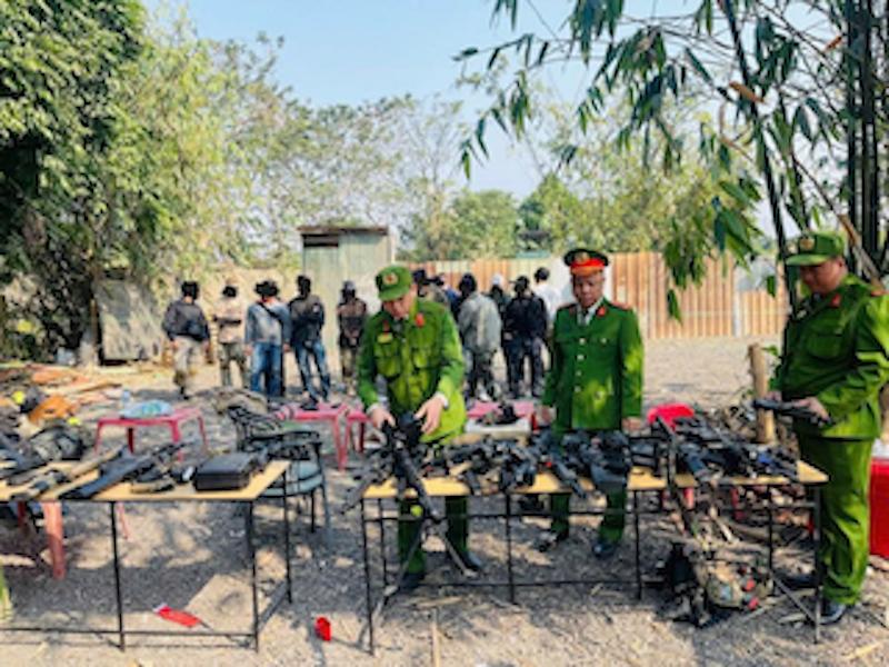 河内市警方1月12日表示，河内市警察社会秩序行政管理局快速反应警察队迅速处理了一