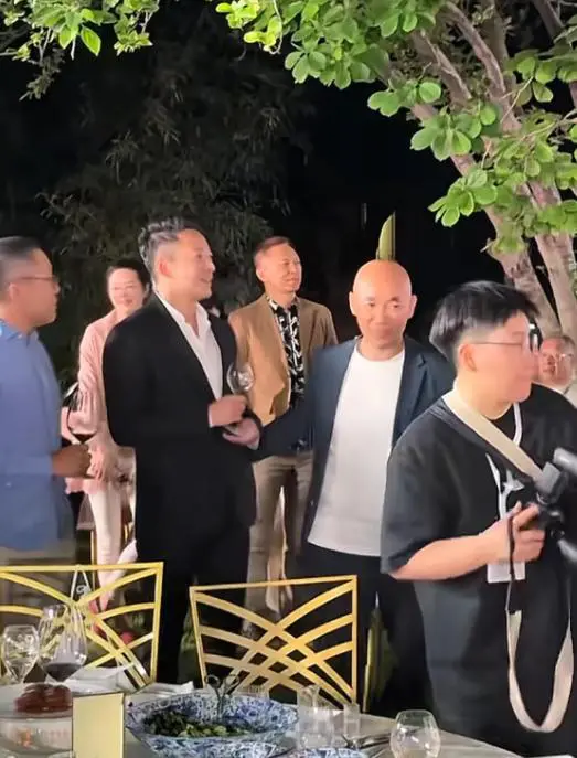 汪小菲婚礼现场高朋满座，关喆献歌成名作！