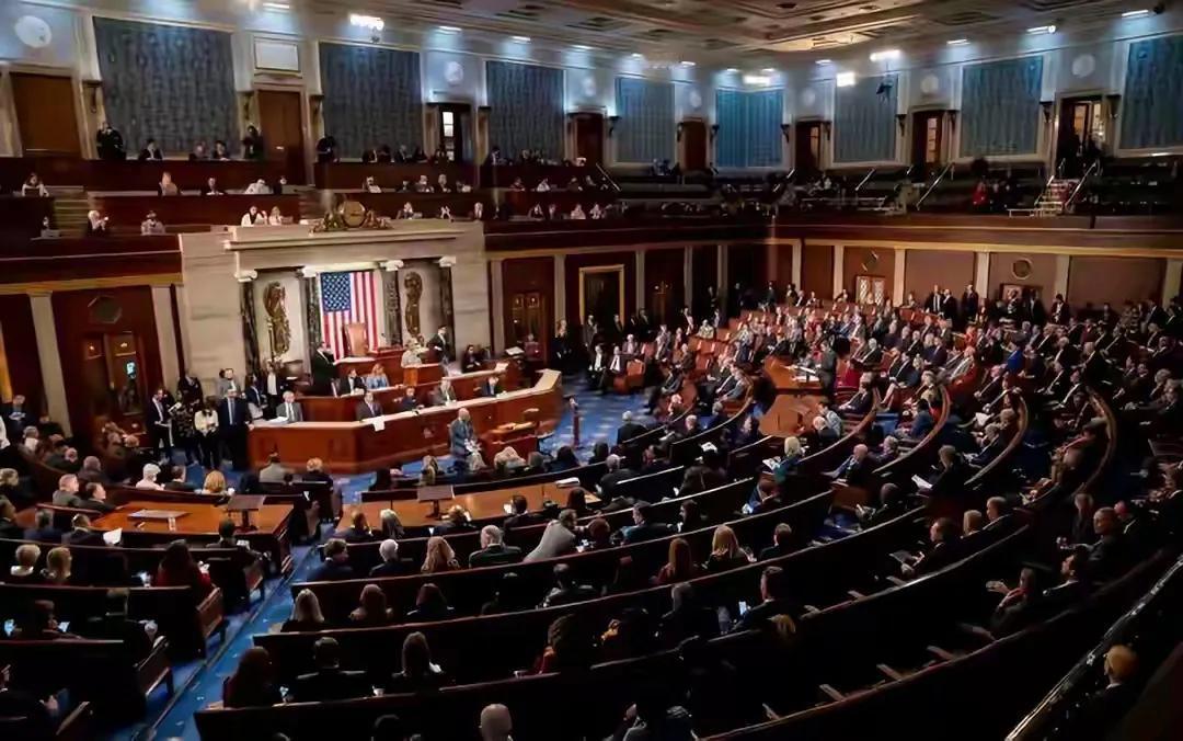 2月9日，美国众议院通过所谓“保护台湾法案”，核心内容是:只要大陆武统台湾，就要