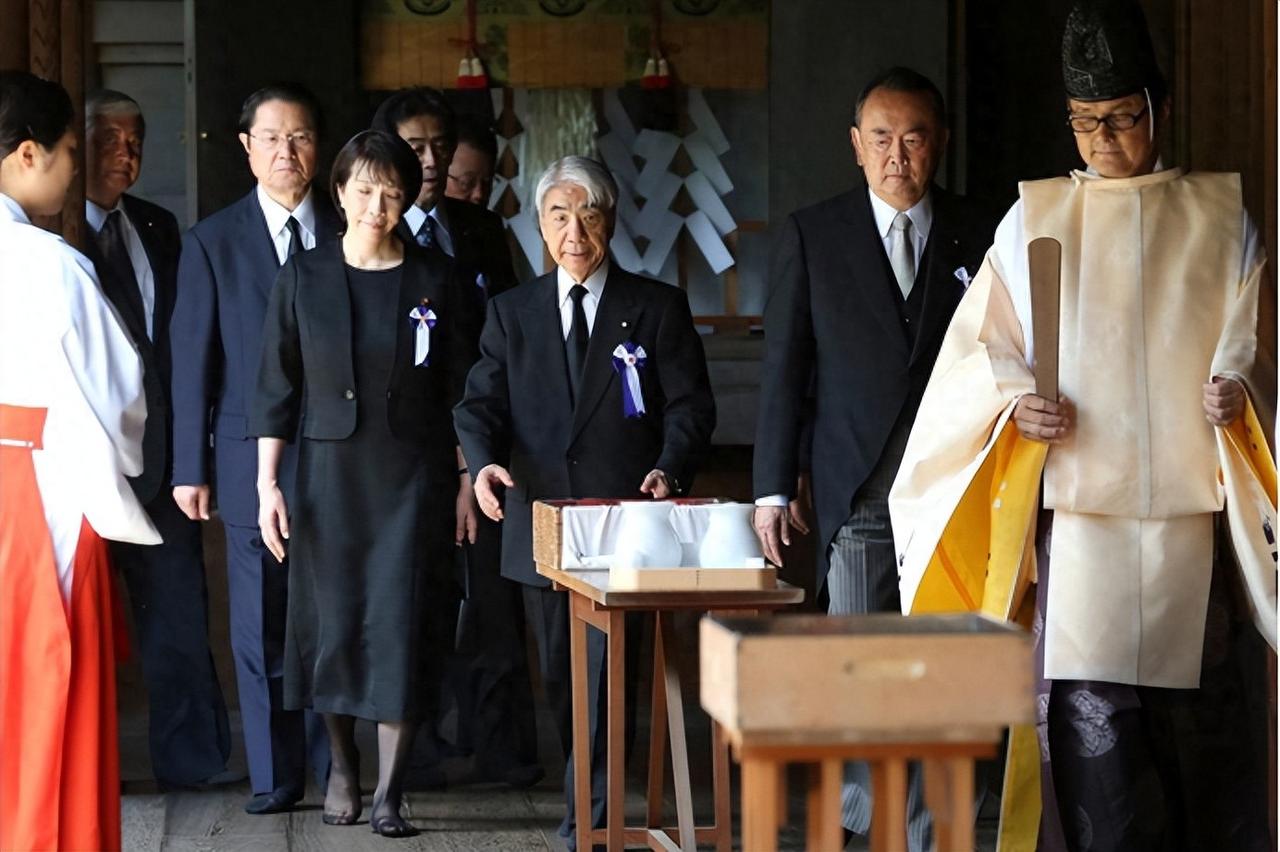 无需战争手段，还有3个更狠的手段，才是对日本釜底抽薪现在很多人看到日本政坛右