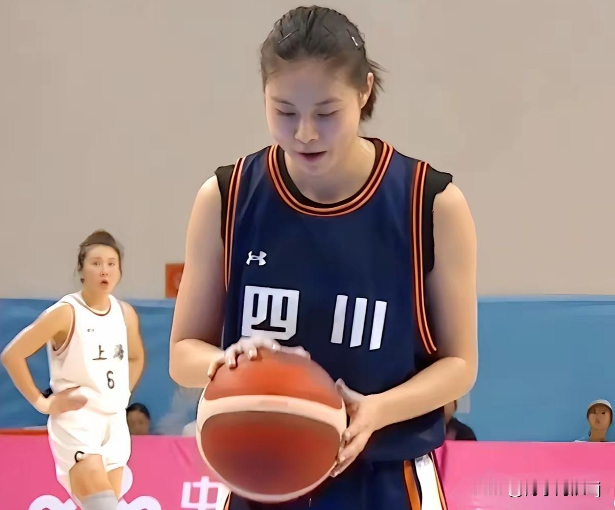 11月9日，全运会女篮小组赛迎来了一场强强对决四川女篮对阵上海女篮，以126-