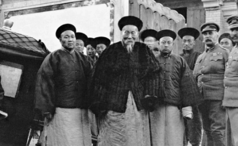 1863年，发妻周氏问左宗棠：你每月收入多少银子？左公答：一年40000两白银。