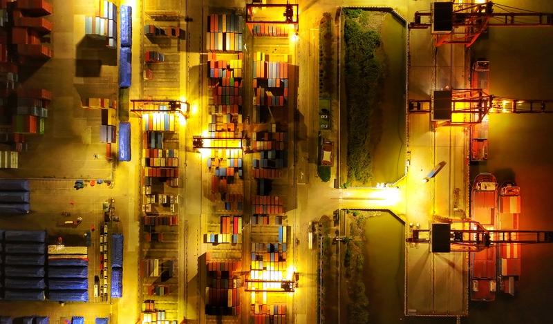 苏州能成为中国市级工业明星，靠的全是自身努力。就说张家港，新春时港口一片繁忙，“