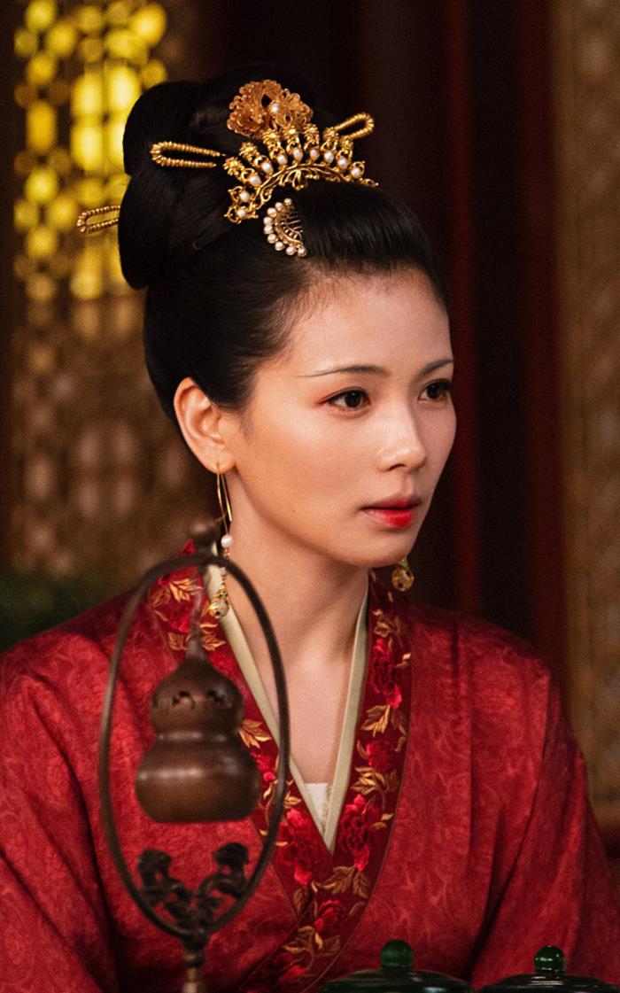1096年，孟皇后被刘婕妤诬陷，被宋哲宗赵煦一怒之下废了皇后之位，被迫移居瑶华宫