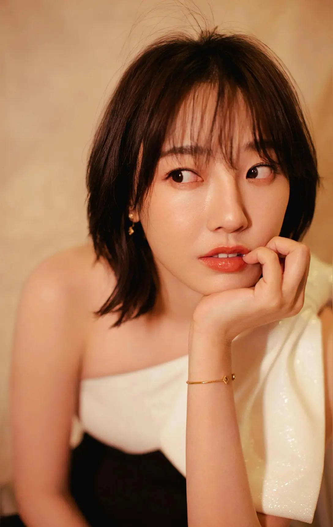 白百何，你真应该学学张颂文，提高提高自己的风度。辛芷蕾获得威尼斯影后时，张颂文在