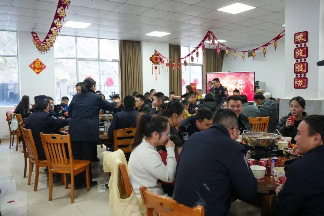 影像定格吉隆口岸藏蓝戍边关感念赤子初心​