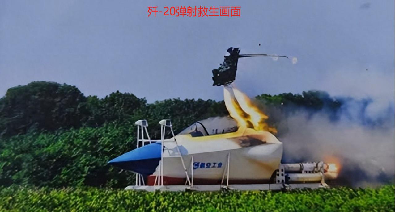 歼-20弹射救生画面首曝光！微爆索切割舱盖黑科技，飞行员安全再升级！近期，