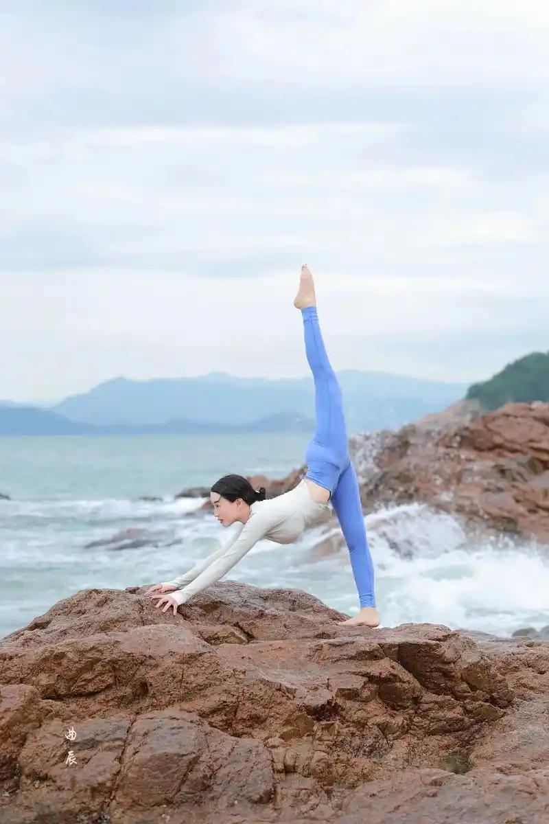 瑜伽练习，让我在一呼一吸之间，读懂身体的诗意。