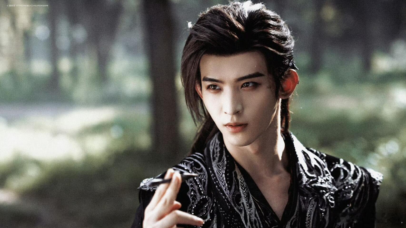 常华森视角下的苏昌河通过常华森的表演，我们看见苏昌河把善良葬在暗河底层。当他掐