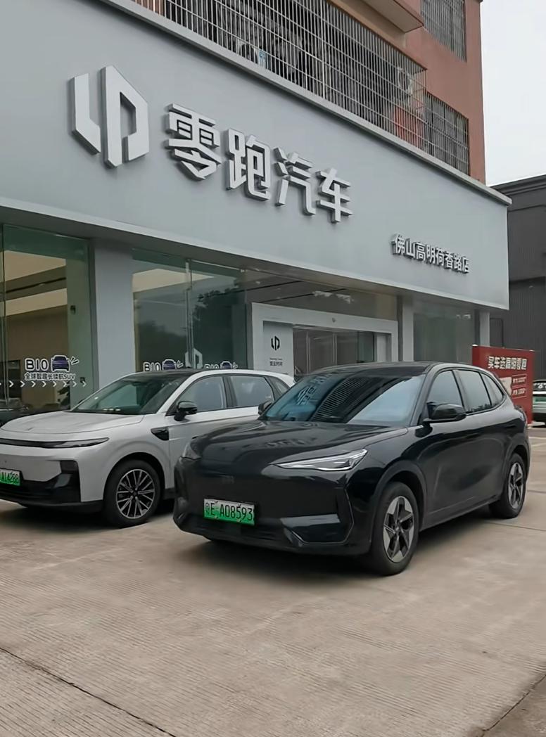 最近家里准备换车，预算10多万，看了一圈纯电SUV，最后在银河E5和零跑B10之