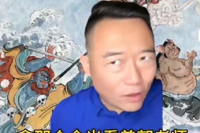 都是大徒弟，待遇天壤之别。郑好说郭德纲对待曾经的大徒弟，经常训斥，当着很多人的面