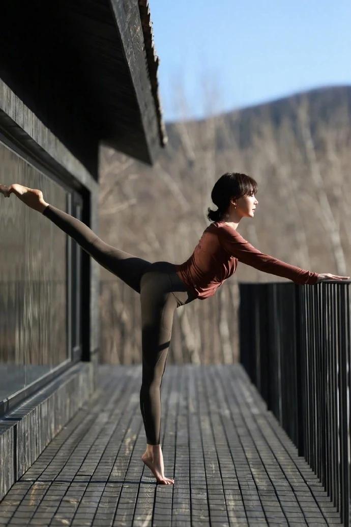 陈数穿瑜伽裤，气质惊艳，又美又飒，曲线太迷人了