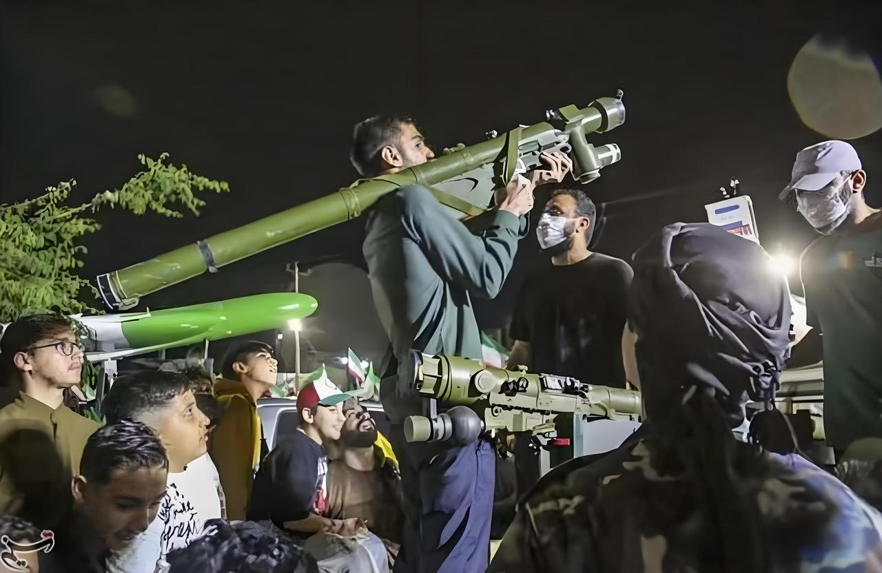 美军在阿拉伯海封了个寂寞！伊朗突然亮出俄制新家伙，这次连里海都成了“运输后门”。