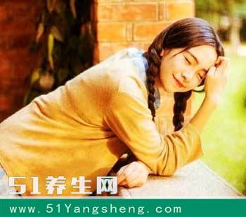 医生崩溃了, 产妇一到产房就哈哈大笑不止, 可没想到才10分钟就生了, 真相所有人懵了!
