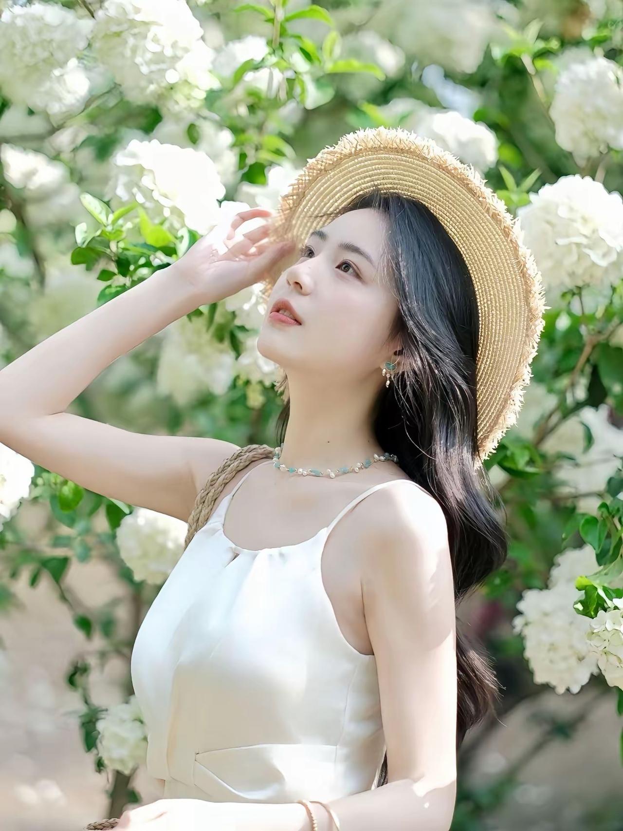 🌼春日绣球花法式少女造型这套造型完美适配春日赏花、野餐、轻旅行等场景，以米