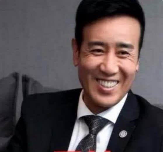 演员于和伟在饭店吃饭，消费334元，老板说抹零后收300元，于和伟同意了，就付了