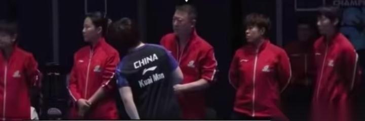 大丫头站在场边也顺着大家注视的方向看去问“我哥他们输了吗？I我打完了，你们看什