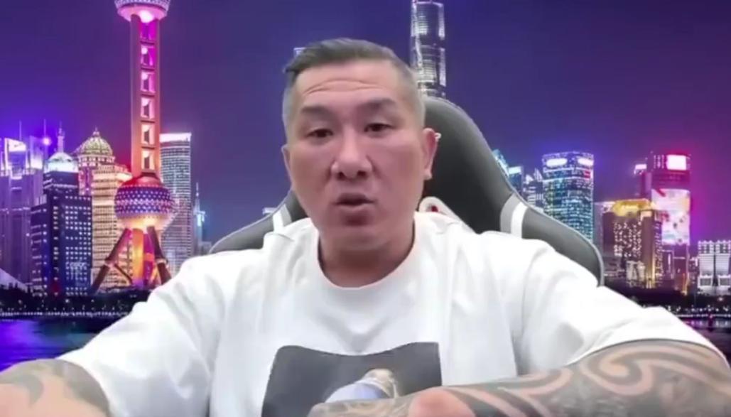 馆长卖月饼求支持！馆长开始卖月饼了直播里还喊话台同胞多多支持他现在平