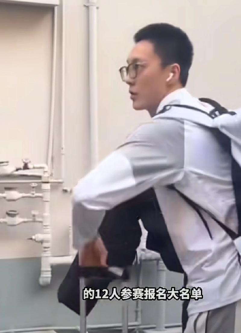 胡明轩回归就去医院检查，代言任务真的很重，徐杰训练都以恢复为主在广东队今天的