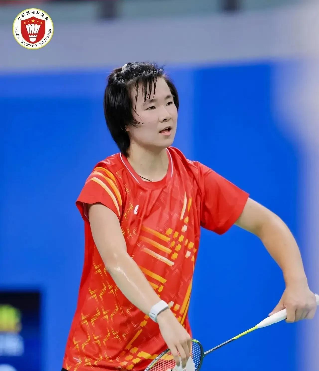 何冰娇首轮轻松获胜！2025年第十五届全国运动会羽毛球赛女单资格赛第一轮。江