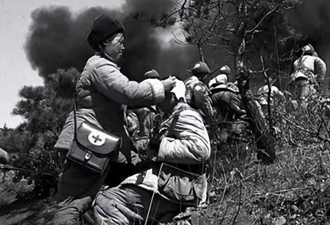 1951年5月，抗美援朝第五次战役第二阶段结束后，志愿军因后勤不继，主力部队于2