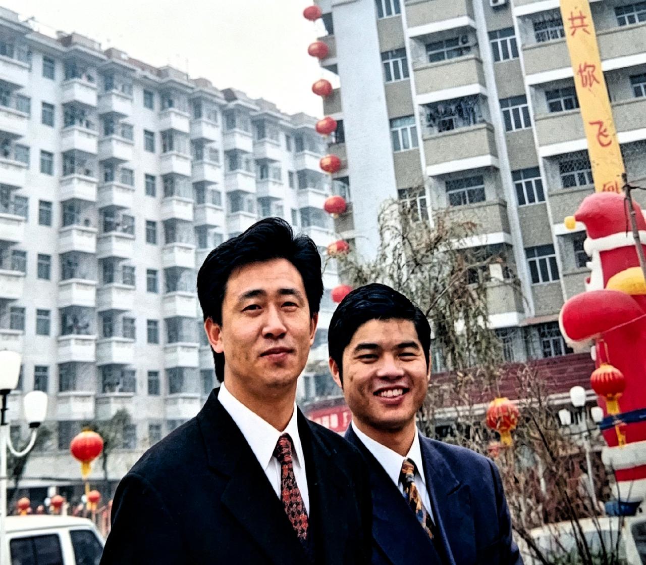 许家印还是挺有能力的一个人。九十年代那会儿，他帮公司操盘一个项目，据说给老板挣了