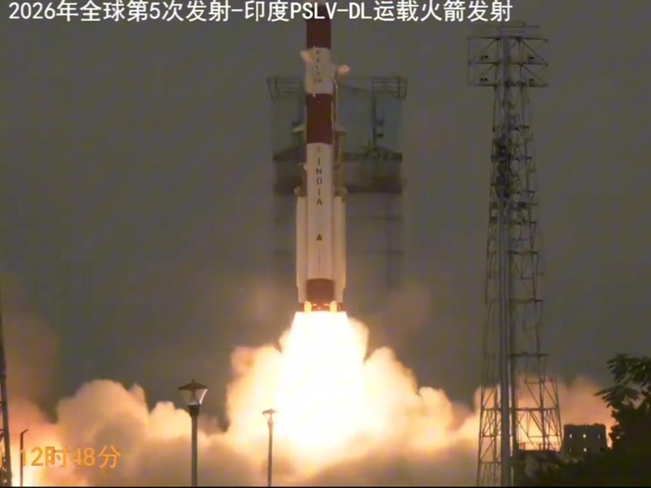 印度为了压中国一头，赶在中国发射火箭前一天先发射一枚火箭，结果颜面尽失。 当