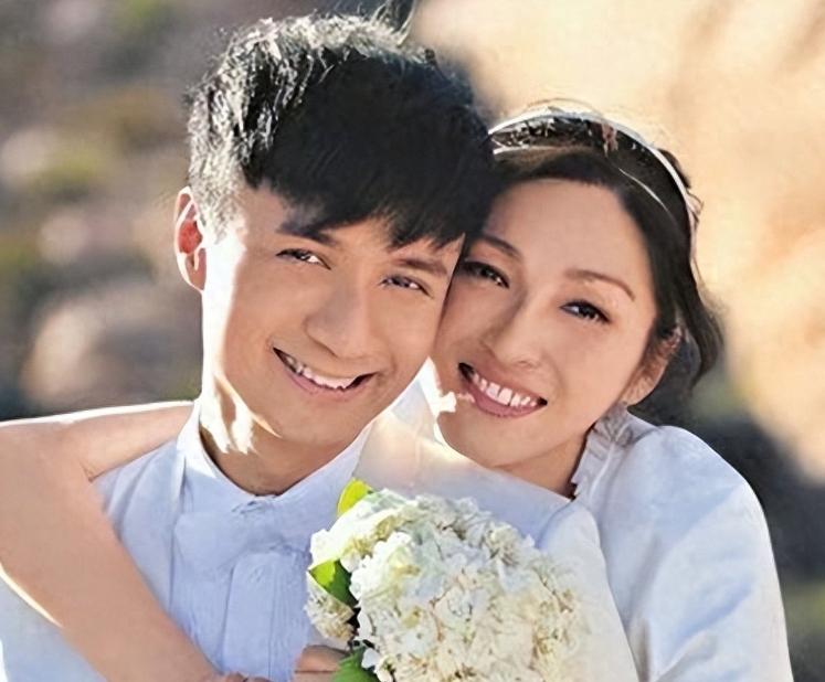 古巨基父亲节晒两个儿子叫爸爸视频！今天是父亲节，古巨基晒出小儿子学会叫爸爸的视