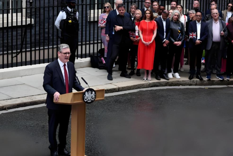 果然斯塔默和马克龙不一样！好多人都说，别看斯塔默访问中国时，说的天花乱坠，协议签