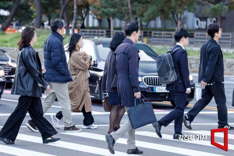 有韩国华人声称，韩国薪资是中国的八倍，质问国人凭什么议论韩国。不可否认韩国收入确