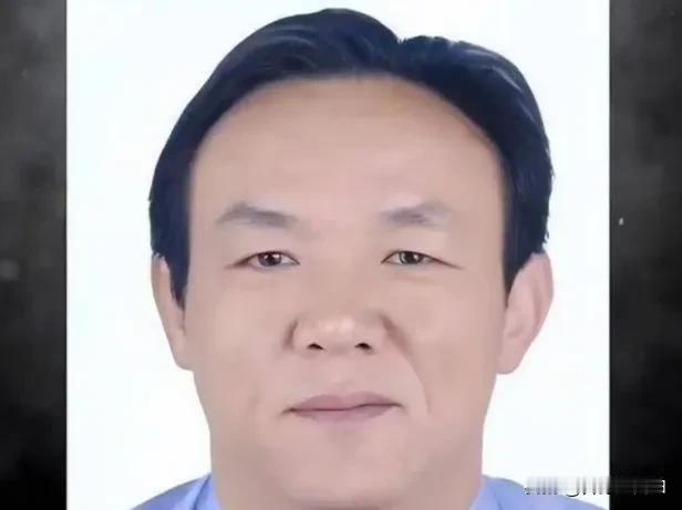 黄大发，死刑。9月23日，湖北高院二审裁定驳回上诉，维持原判。组织、领导黑社会