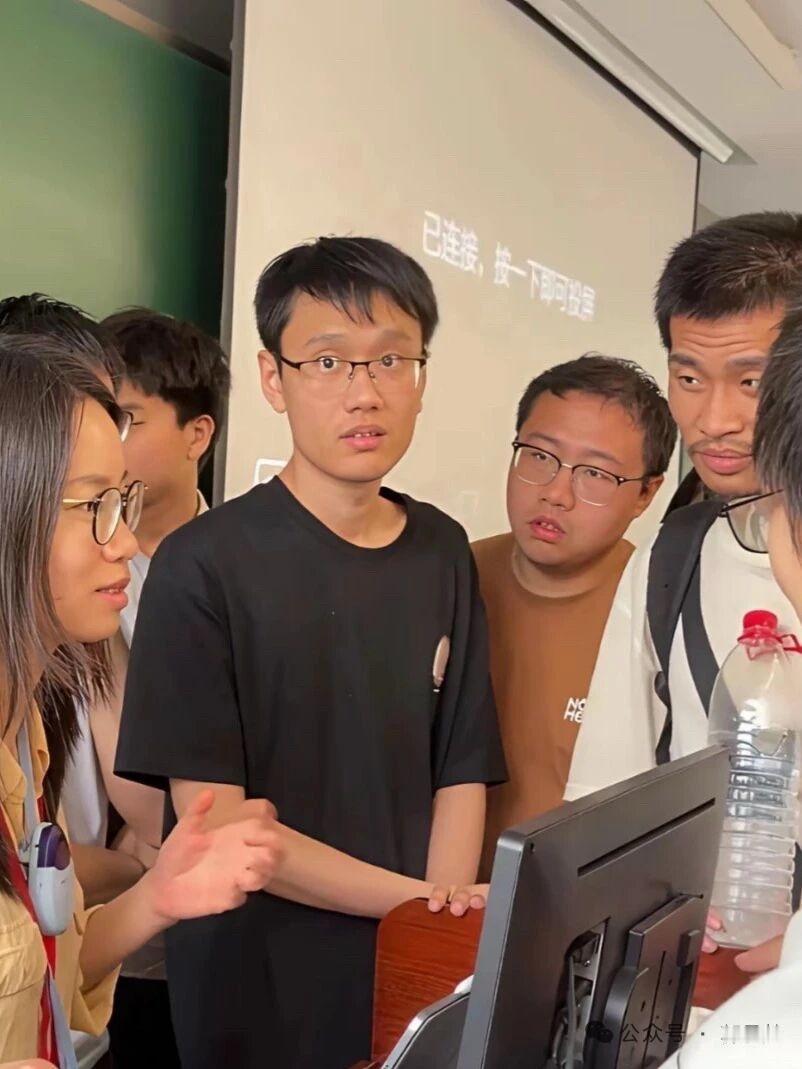浙江的两大机器人龙头自古浙江机器人行业中就有一句话这句话完整的说法通常是“