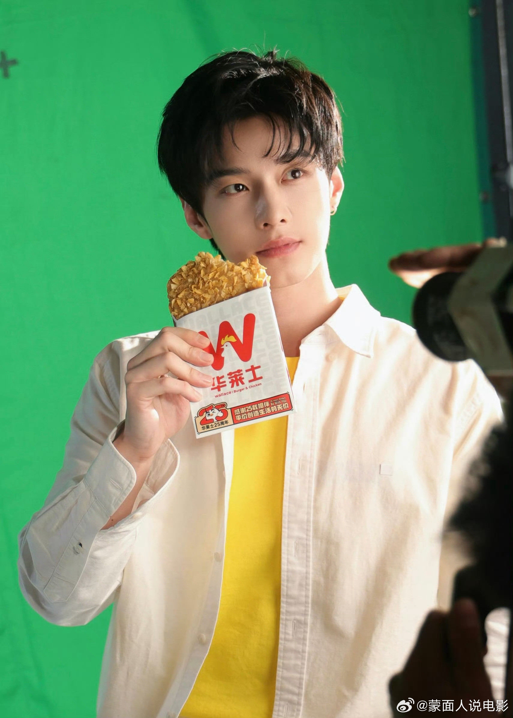 何与薯香鸡排夯爆了【华莱士✖️乐事何与｜薯香脆浪鸡排，一口治愈一天】华莱士与