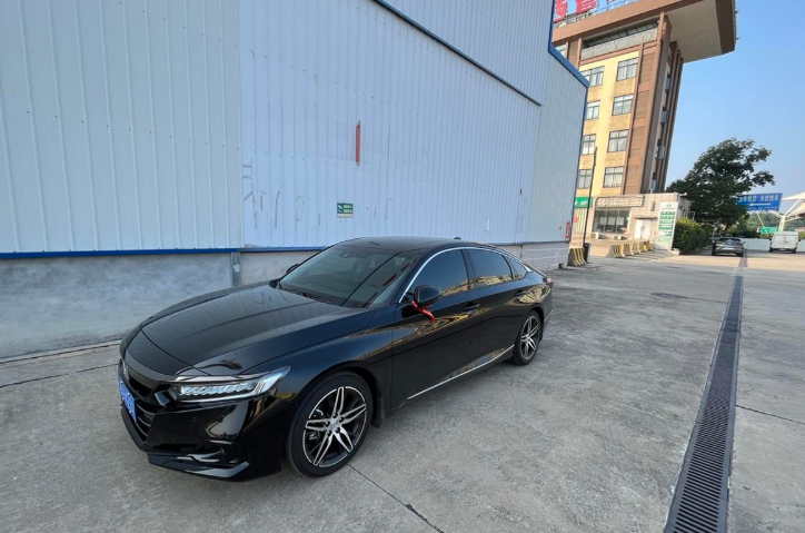 雅阁三个月小总结真实感受内饰用高情商的话就是清爽简洁;车机我基本不用(信不过