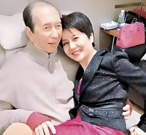 1986年，65岁的何鸿燊对26岁的梁安琪说“只要你愿意做我的四太太，我每个月给