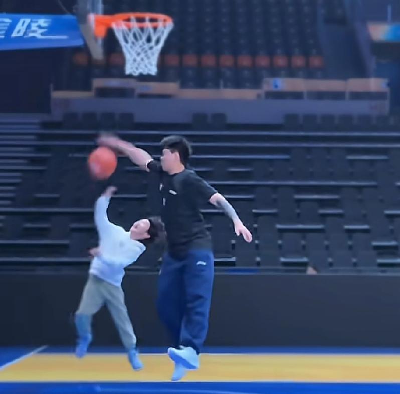 赵睿大帽小周琦，小男孩喊徐杰“爸爸”，开玩笑一定要明确底线年龄大的人才喜欢