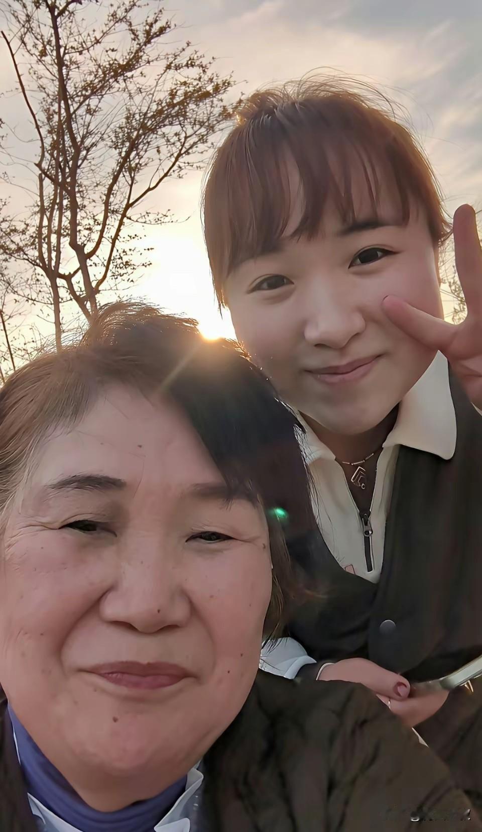 怪不得孙颖莎喜欢和伊藤美诚玩，这个日本小姑娘看起来滑稽，却很传统！今年过