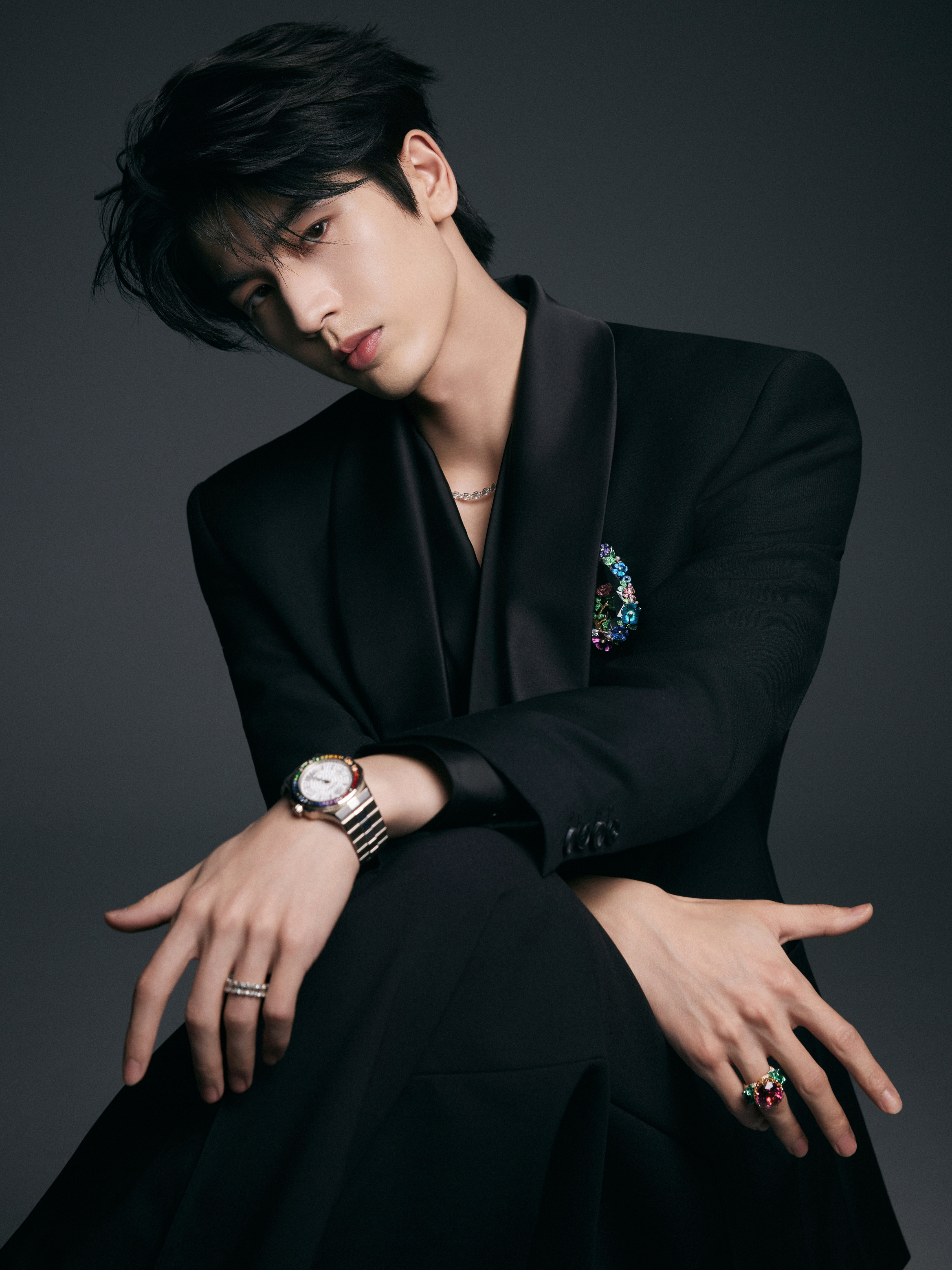张凌赫×今日Chopard品牌活动，一袭WENJUNXUallbl