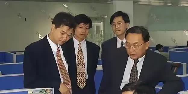 【雷军头疼了】刚刚小米在狂欢月销量突破2万，当初冲着"赛道屠榜保时捷"保